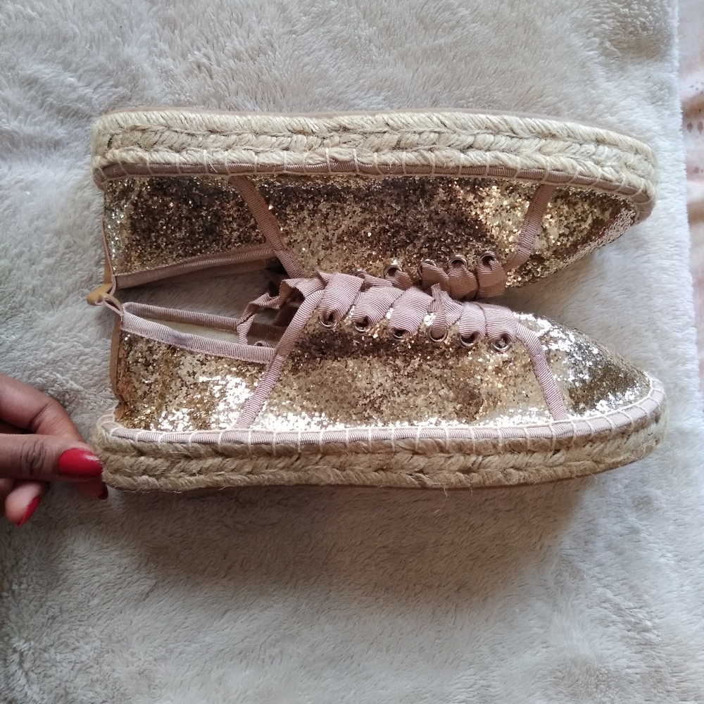 Gold Glitter Sneakers / skips